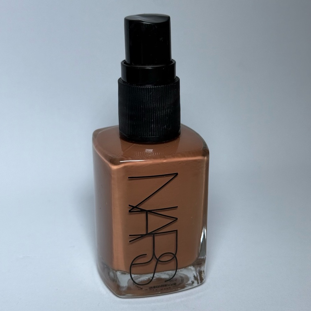 NARS Sheer Glow Foundation Shade New Guinea